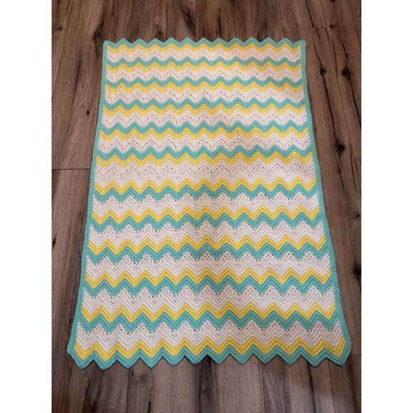 Handmade Crochet Baby Blanket Chevron Pattern 48" x 31" Yellow/White/Blue - Picture 2 of 6